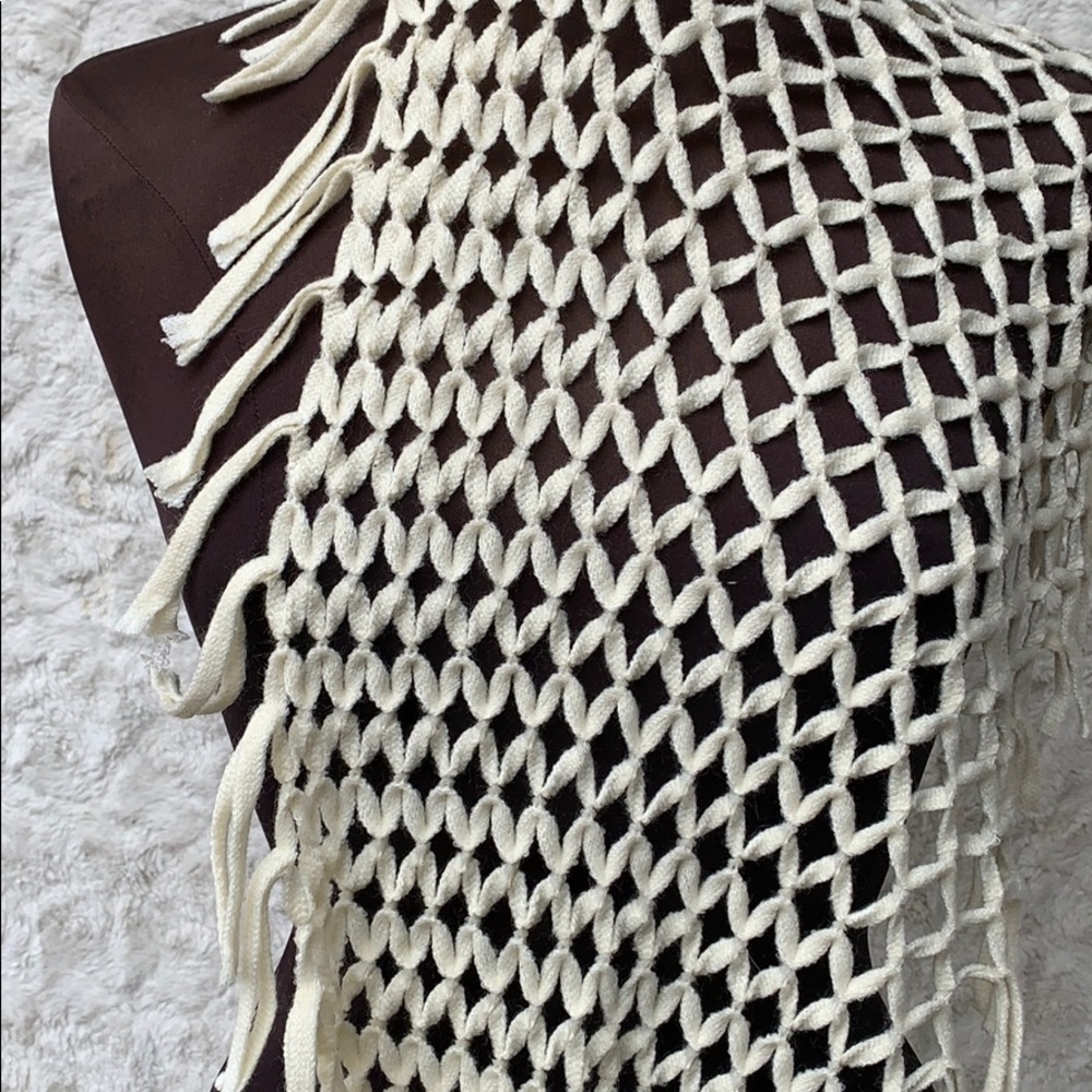 NWT Taleen Ivory Infinity Scarf. - Picture 5 of 10